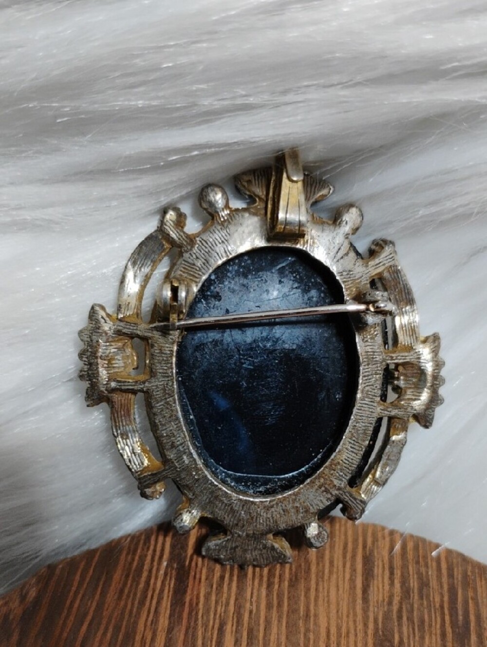 SALE! Classic Black/White Mourning Lucite Cameo Brooch/Pendant - Picture 3 of 9